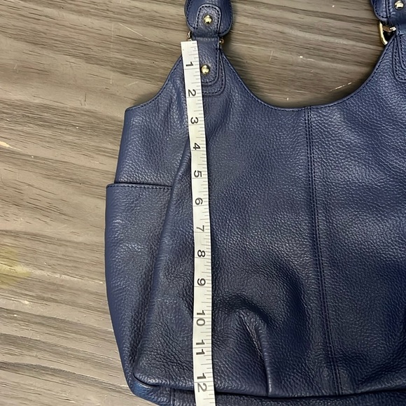 CUORE & PELLE 100% BLUE PEBBLED LEATHER HANDBAG WITH GOLD HARDWARE - Picture 15 of 16